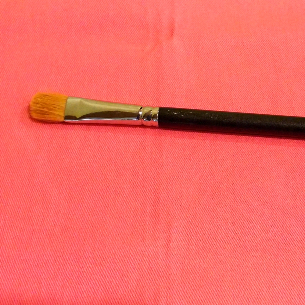 M.A.C Cosmetics Original Real Hair # 252 Brush